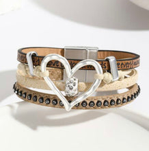 Load image into Gallery viewer, Beige Heart Magnetic Bracelet